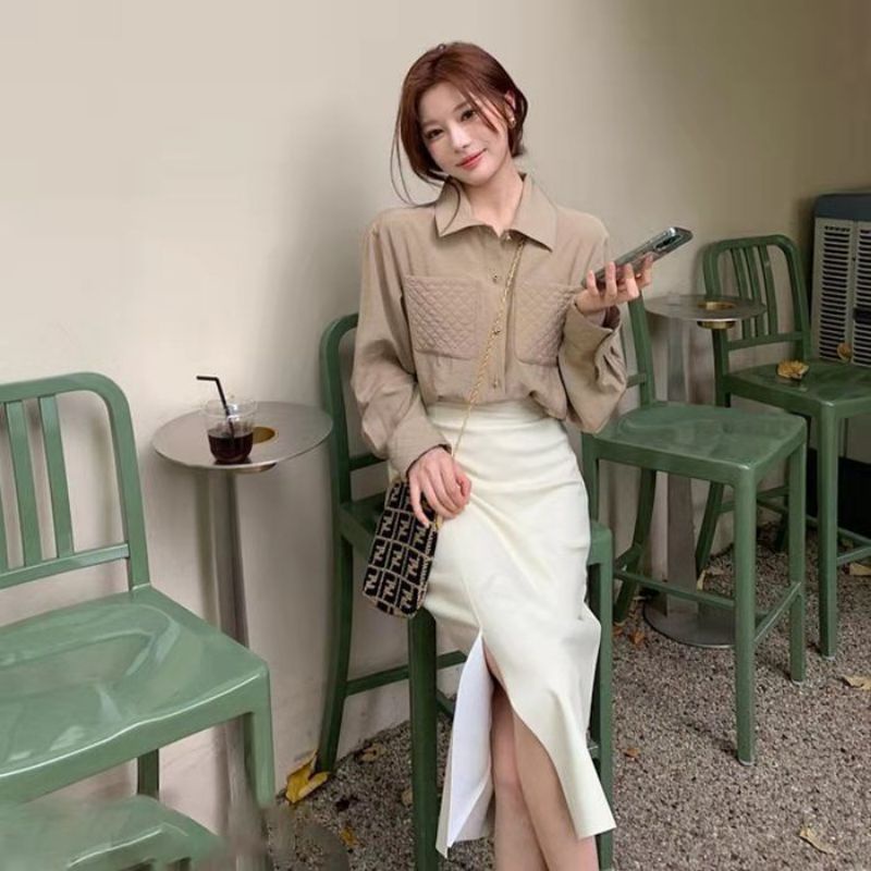 Chân váy da dài qua gối xẻ tà siêu trẻ trung | BigBuy360 - bigbuy360.vn