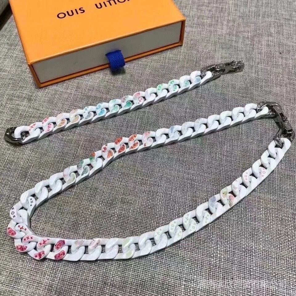 Vòng tay màu sắc độc đáo thời trang