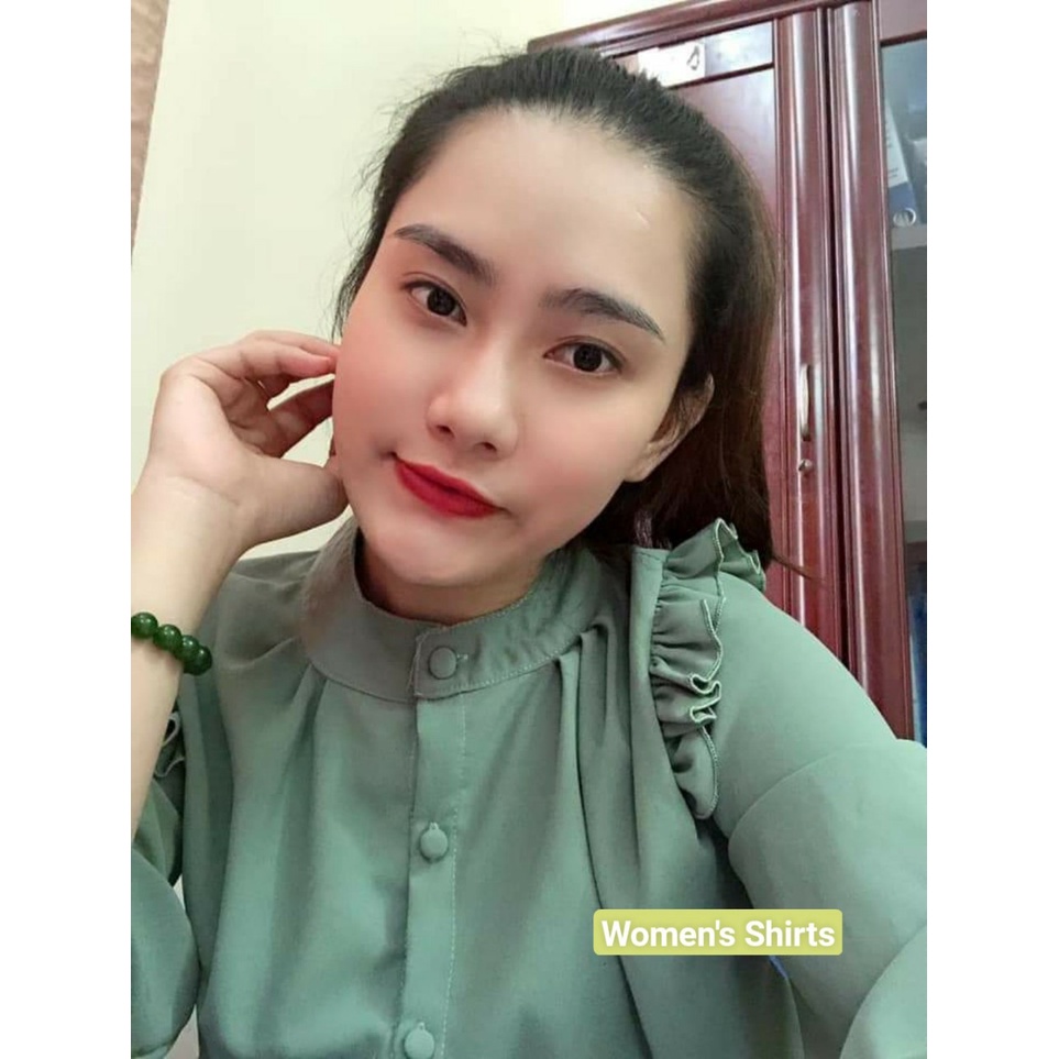 Áo sơ mi nữ công sở thời trang SURI chất liệu đũi xước màu xanh cổ lọ tay lửng.
