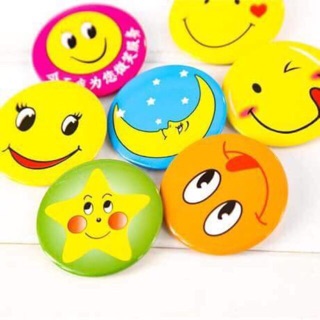 Huy hiệu cài áo  4,5cm cảm xúc