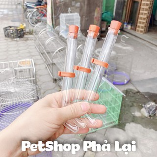 Cóng thủy tinh đựng nước