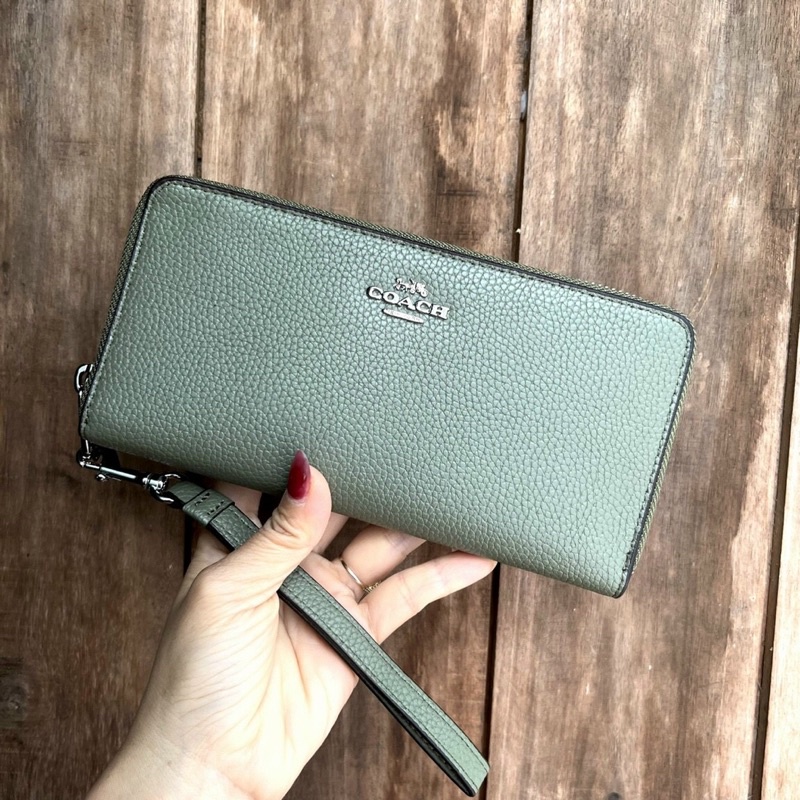Ví nữ nhiều ngăn Coach da thật dáng dài kèm móc tay tiện dụng