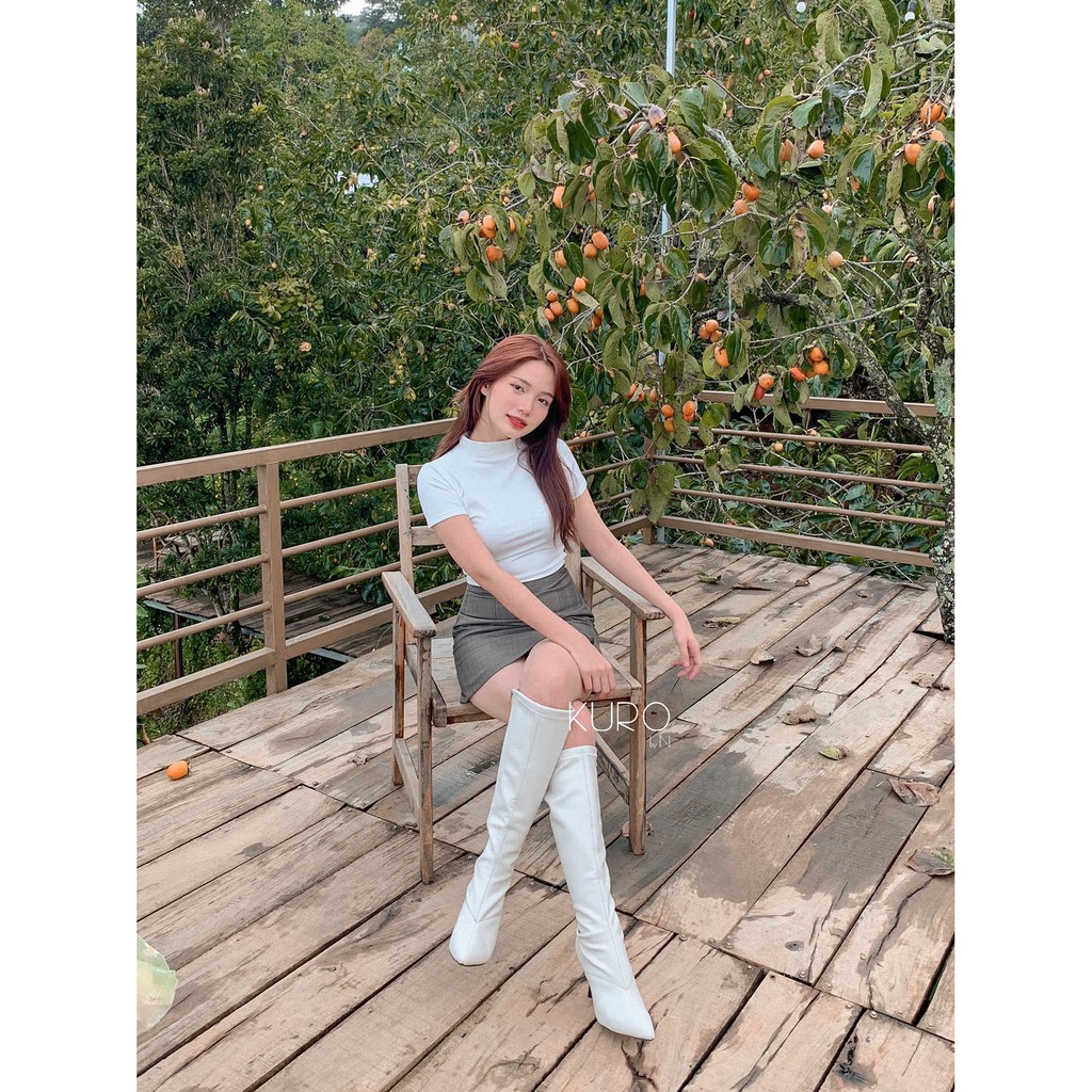 Áo croptop tay ngắn cổ lọ