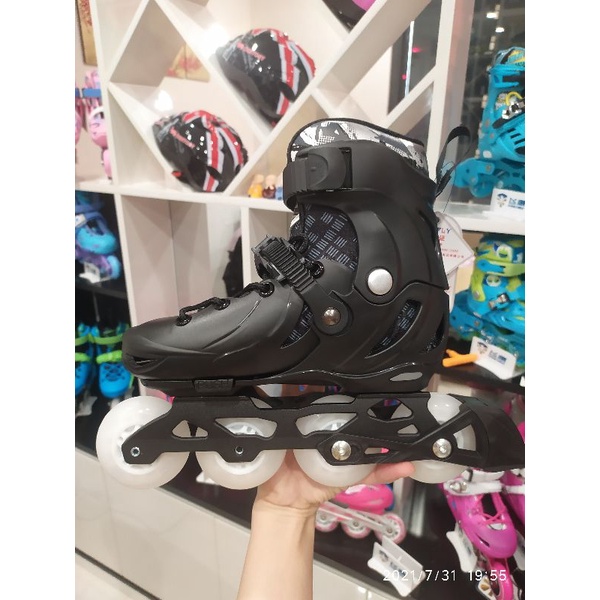 Giày patin W198-QS màu đen phiên bản 8 bánh phát sáng