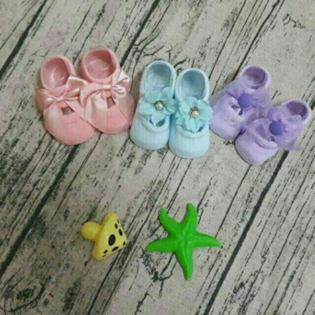 Sét 3 đôi tất hai nơ có chống trượt cho bé sơ sinh đến 10 tháng tuổi