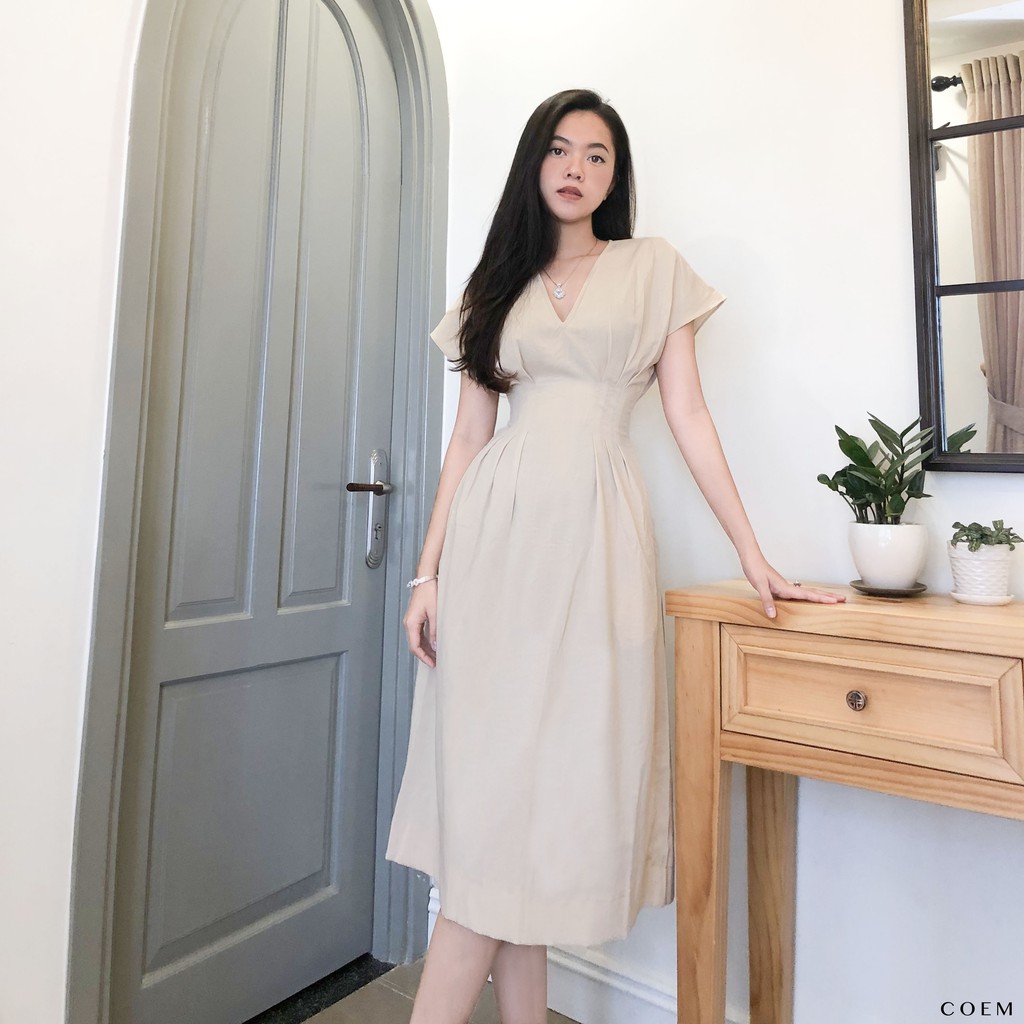 Đầm Nữ Dự Tiệc Sang Trọng Thiết Kế Cổ Xẻ Chiết Eo Thanh Lịch CO EM Chất Liệu Linen Premium Màu Nude Trang Nhã - YÊN NUDE | BigBuy360 - bigbuy360.vn