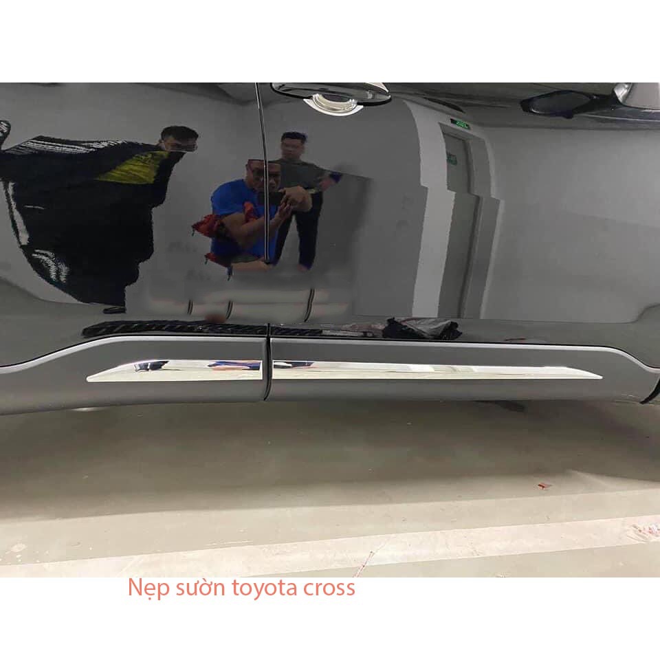 Nẹp Sườn Trang Trí Xe Toyota Cross 2020 2021 2022 -4 thanh Chất liệu Inox Cao Cấp, Kiểu dáng thể thao cá tính