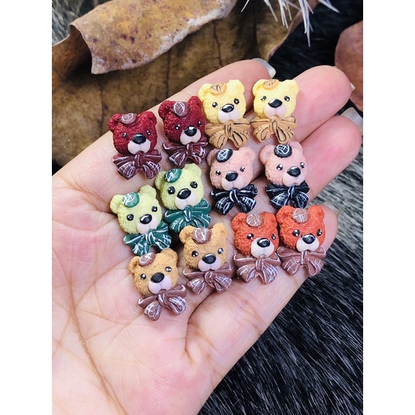 Gấu Bột Nail, Gấu Nơ Nail