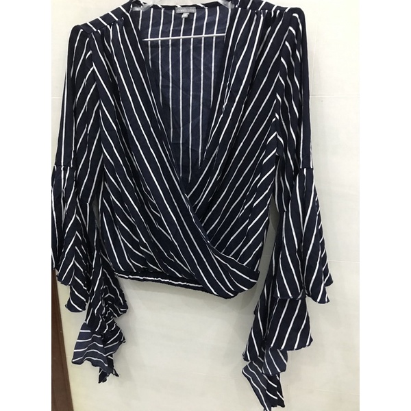 Áo kiểu tay loe độc đáo vnxk 48-52kg