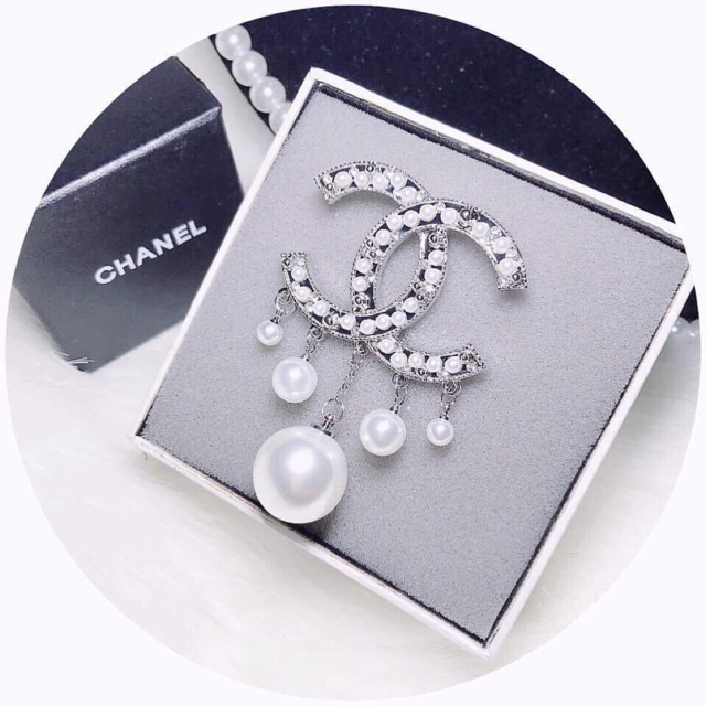 Cài áo #Channel sang chảnh