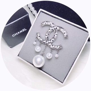 Cài áo #Channel sang chảnh