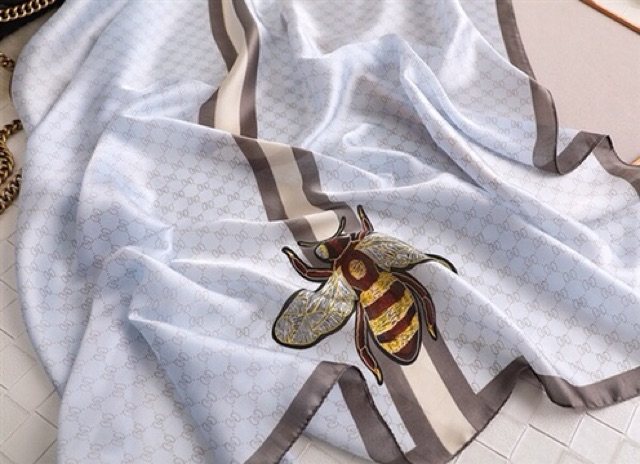 Khăn choàng che nắng hoạ tiết con ong chất lụa thanh lịch size 90x180cm