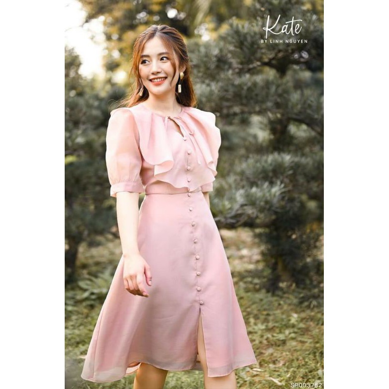 Váy hồng cổ nơ khuy dọc