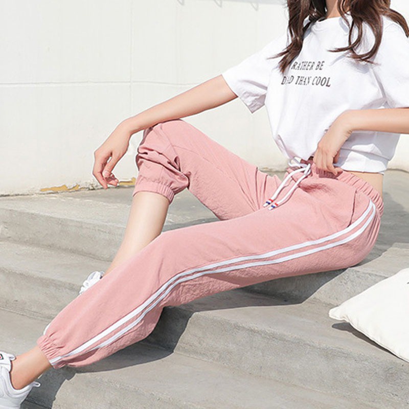 Quần đen ống rộng phong cách Hàn Quốc