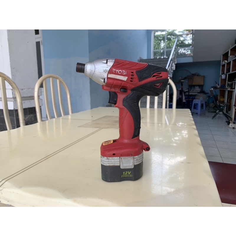 Bắn vít Ryobi 12v thân máy vỏ pin.