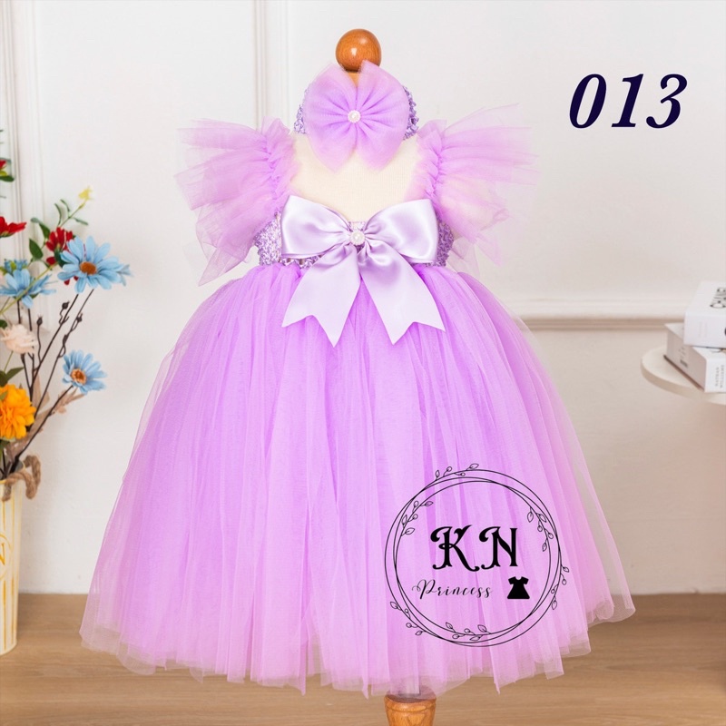 Đầm công chúa cánh tiên màu tím cà MS013. Đủ size cho bé từ 1 tháng đến 8 tuổi, tặng kèm băng đô hoặc bờm tóc cho bé