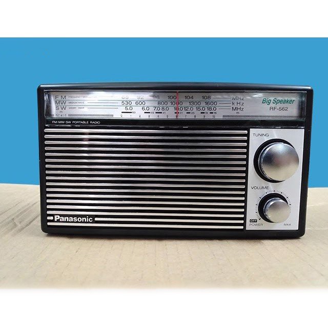 Đài radio chỉnh tay FM, MW, SW Panasonic RF-562DD