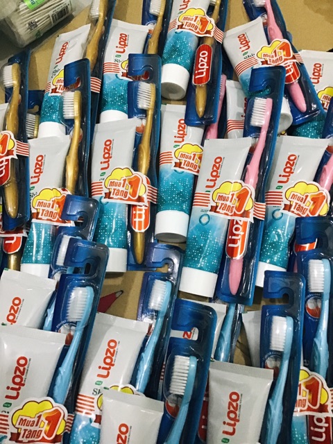 Combo bàn chải lipzo maxcare tặng KĐR 95g