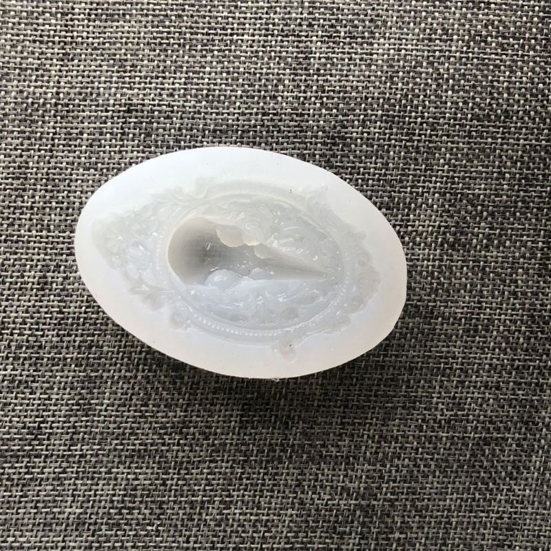 Khuôn silicone làm mặt trang sức hình mèo đeo sừng 3 mắt