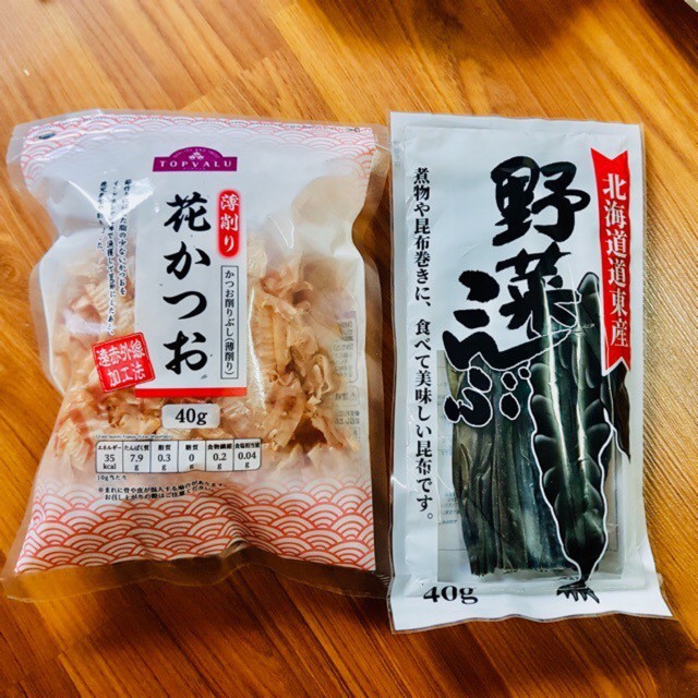 Cá bào tảo bẹ nấu dashi cho bé