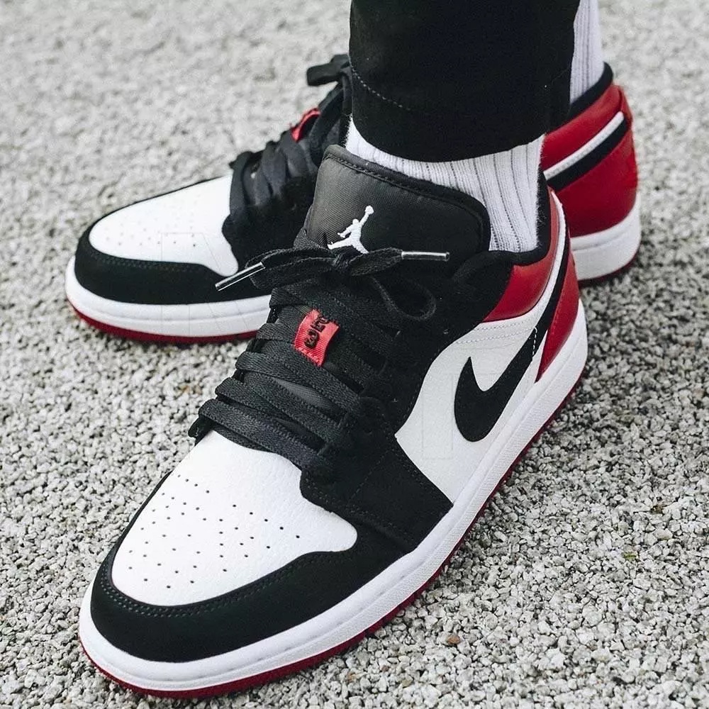 Giày Nike Air Jordan 1 Low Black Toe 553558-116