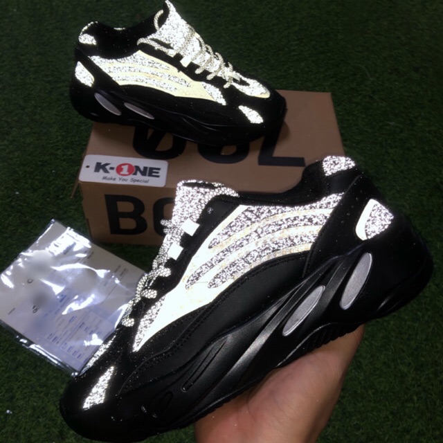 [FreeShip+BOX+Bill+TẤT] Yz 700 new đen full phản quang - Giày thể thao nam nữ size 36-44 | BigBuy360 - bigbuy360.vn