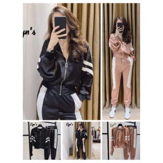 Set phi lụa thể thao có nón chạy viền kiểu dáng năng động