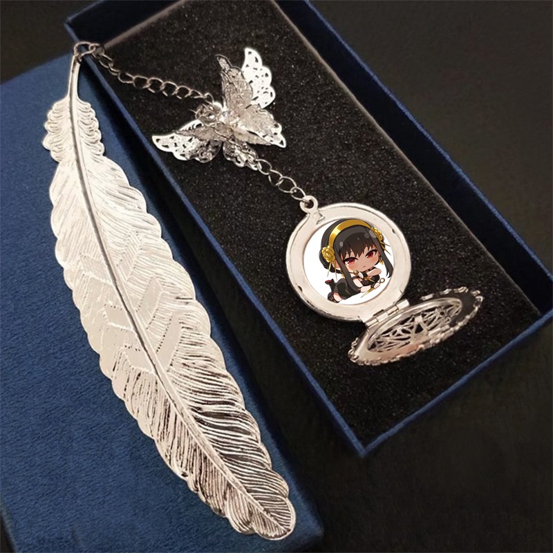 ( không kèm hộp ) Bookmark kim loại in hình nhân vật SPY x Family ver nằm lông vũ gắn điệp lá kim loại anime