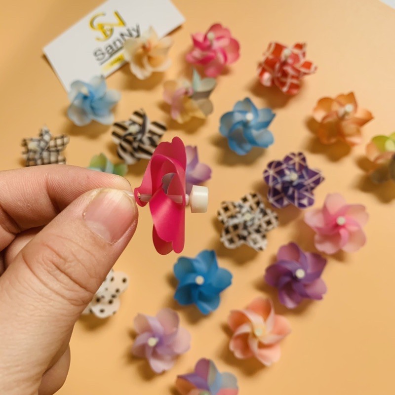 Nam châm hít dán trang trí tủ lạnh, tủ sắt, xe đạp bằng kim loại hình ảnh chong chóng có gió sẽ quay (giá 1hộp 3 cái)