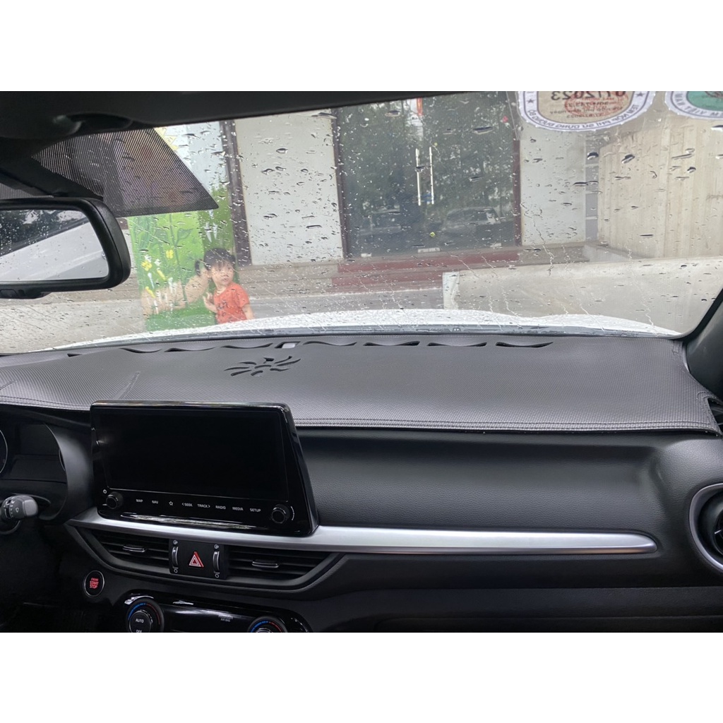 Thảm Taplo Da Carbon Xe Kia K3 2021 2022 2023 Màu Đen, đế có chống trượt chống xô lệch