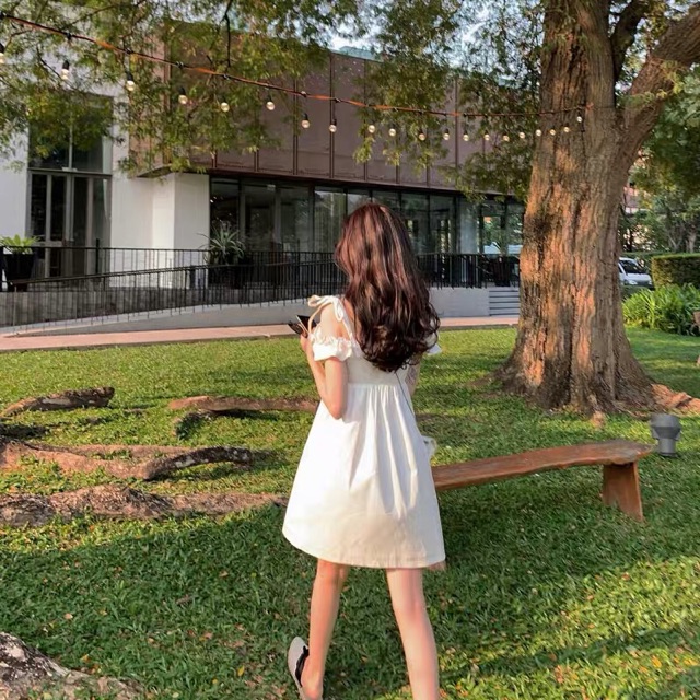 ĐẦM NƠ TRỄ VAI