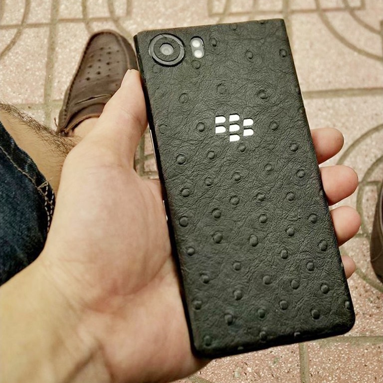 Dán da điện thoai Blackberry Keyone  – Da bò thật 100% - chính hãng Nét Đẹp Tinh Tế