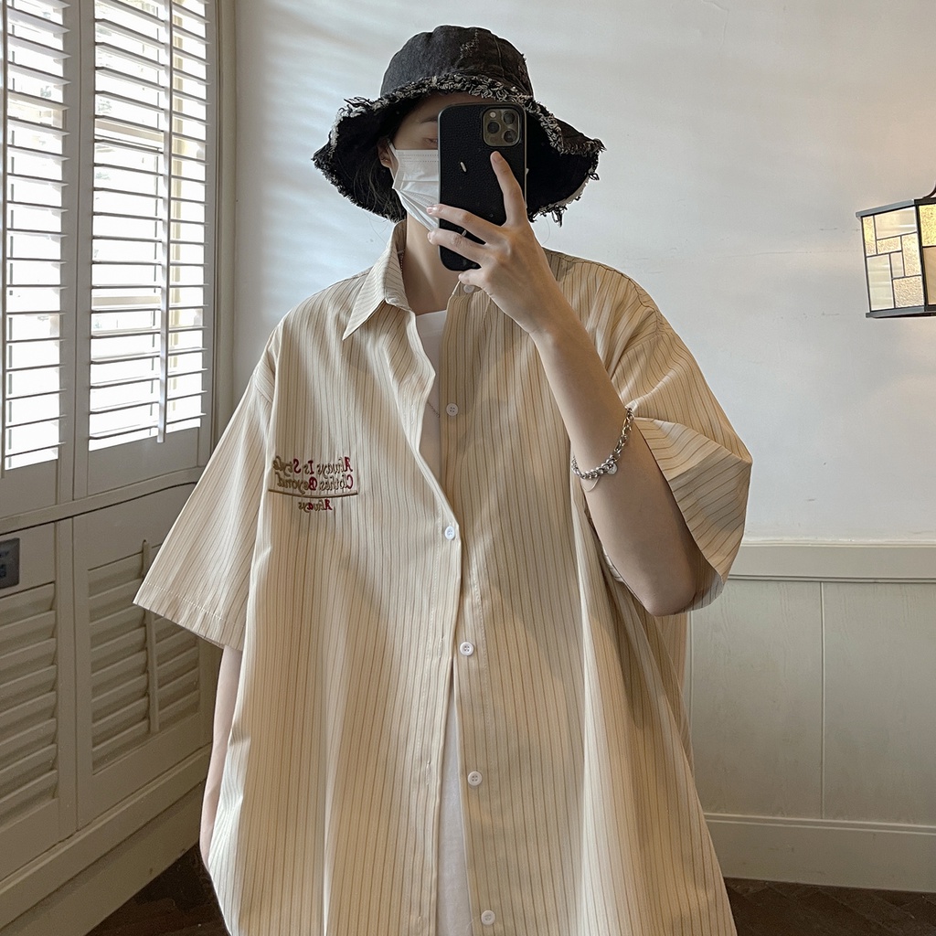 Áo thun form rộng，áo thun tay lỡ，hàn quốc，áo nam，áo thun nam，áo phông nam，áo phông，áo thun tay，áo oversize nam，quần áo nam，Áo Sơ Mi Tay Lửng Họa Tiết Kẻ Sọc Phong Cách Hàn Quốc Dành Cho Nam