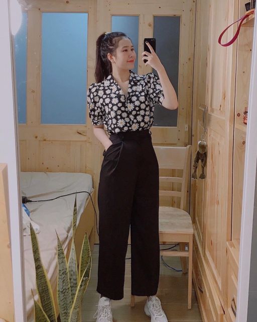 Set áo sơmi hoa cúc + quần suông đen