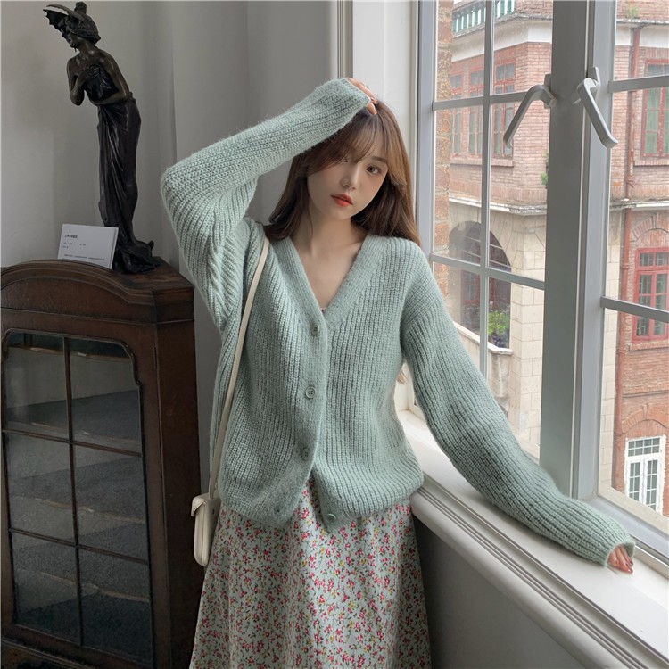 Set váy hai dây hoa nhí vintage xòe dài điệu đà+ Áo khoác cardigan len nhẹ nhàng Korea