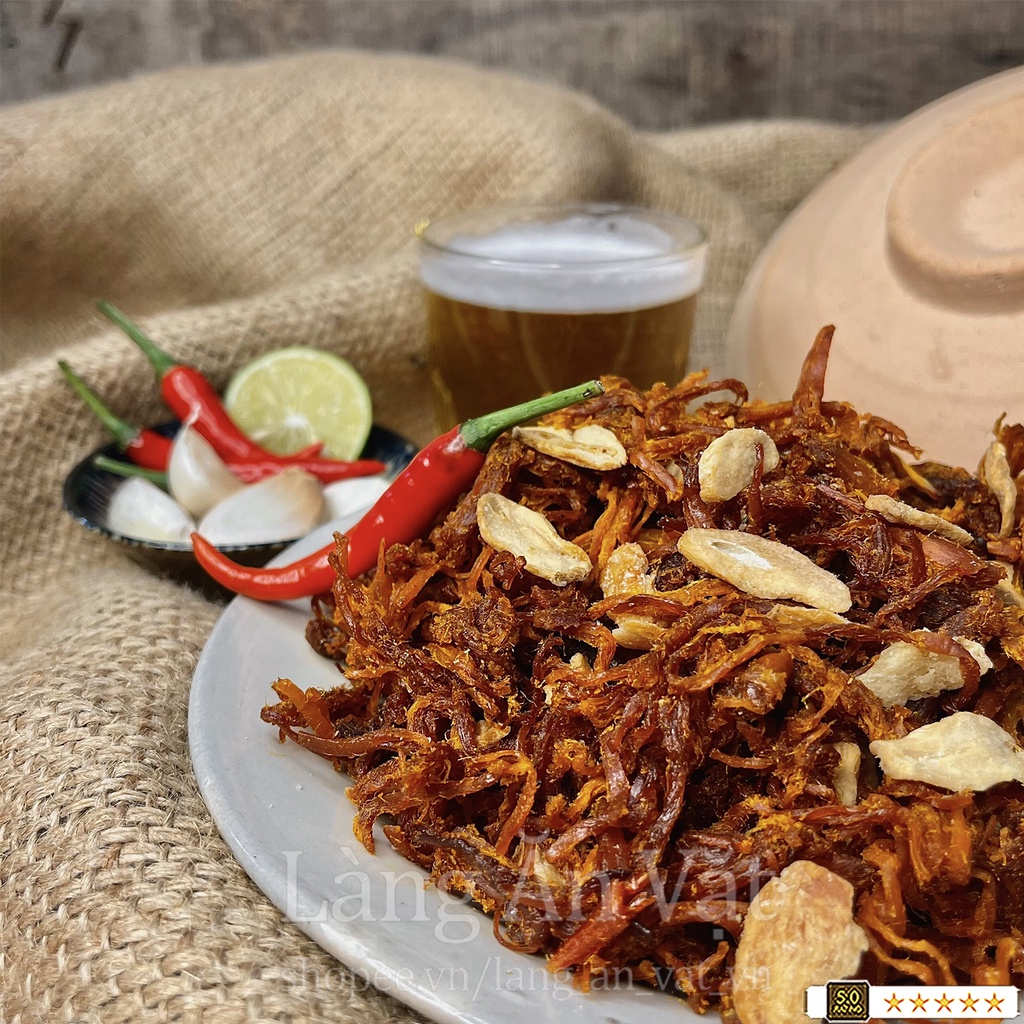 Heo khô cháy tỏi, khô lợn 300g Làng Ăn Vặt thịt nạc tươi cay nhẹ, đồ ăn vặt Đà Lạt thơm ngon bổ rẻ | BigBuy360 - bigbuy360.vn