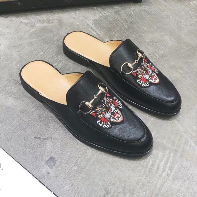 Giày Sục Nam Thêu Mặt Báo Đỏ Kiểu Dáng Hàn Quốc | BigBuy360 - bigbuy360.vn