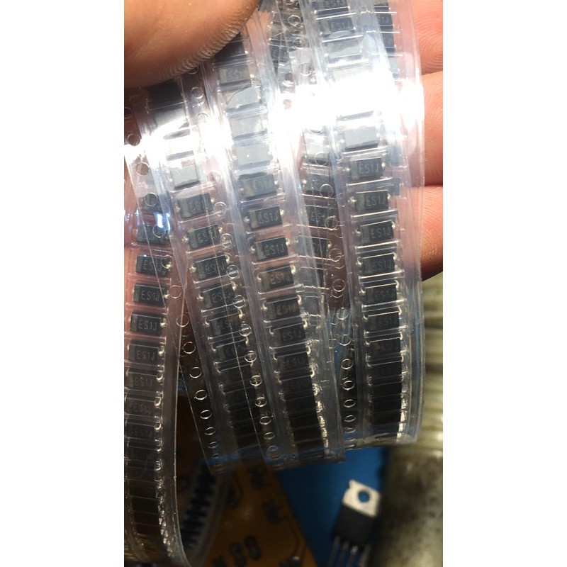 10 con diot SF18 ES1J  1A 600V mới 100%