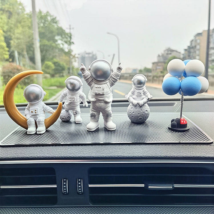 Mô hình phi hành gia trang trí xe hơi/ Tấm đệm giữ chuyên dụng tiện lợi