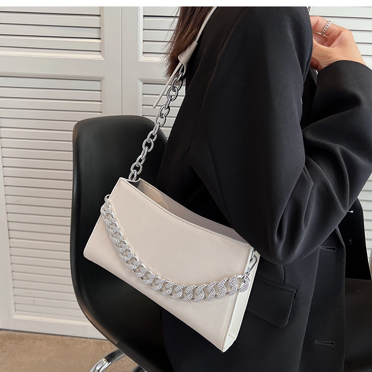 Túi đeo vai IELGY dễ phối đồ thời trang cho nữ