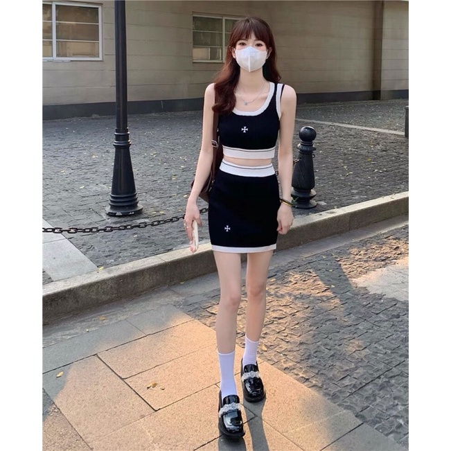Set len áo chữ thập áo croptop và chân váy ngắn