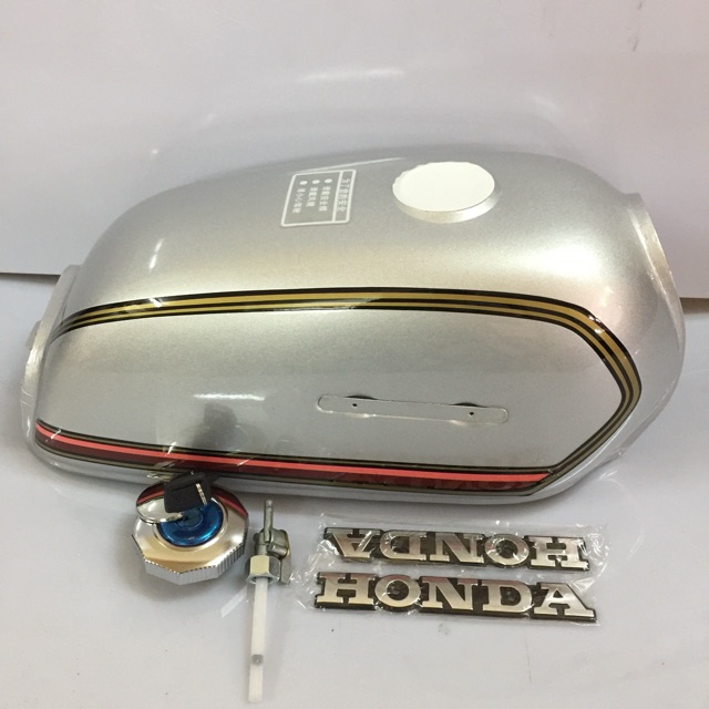 Thùng xăng xe CD màu bạc có nắp có khoá tem mã 0054.