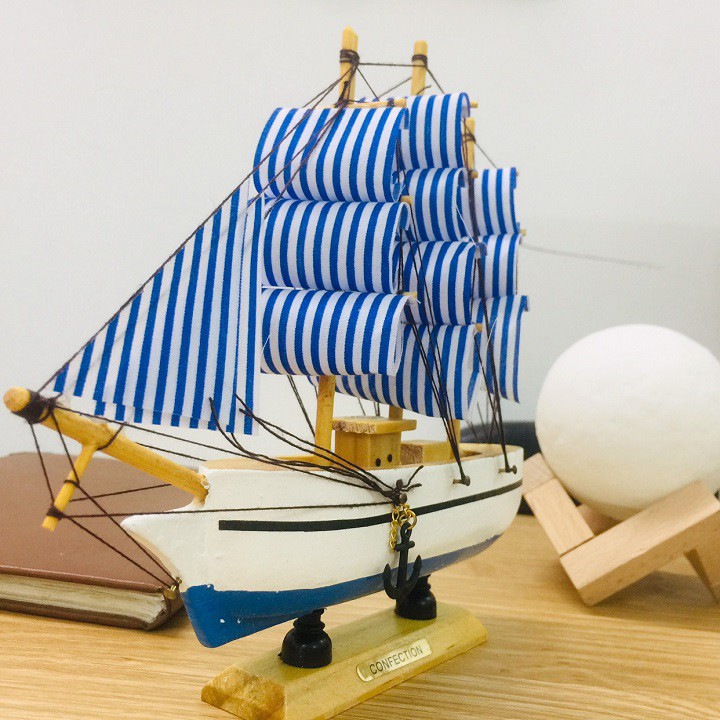 Mô hình thuyền gỗ trang trí thuận buồm xuôi gió sọc xanh
