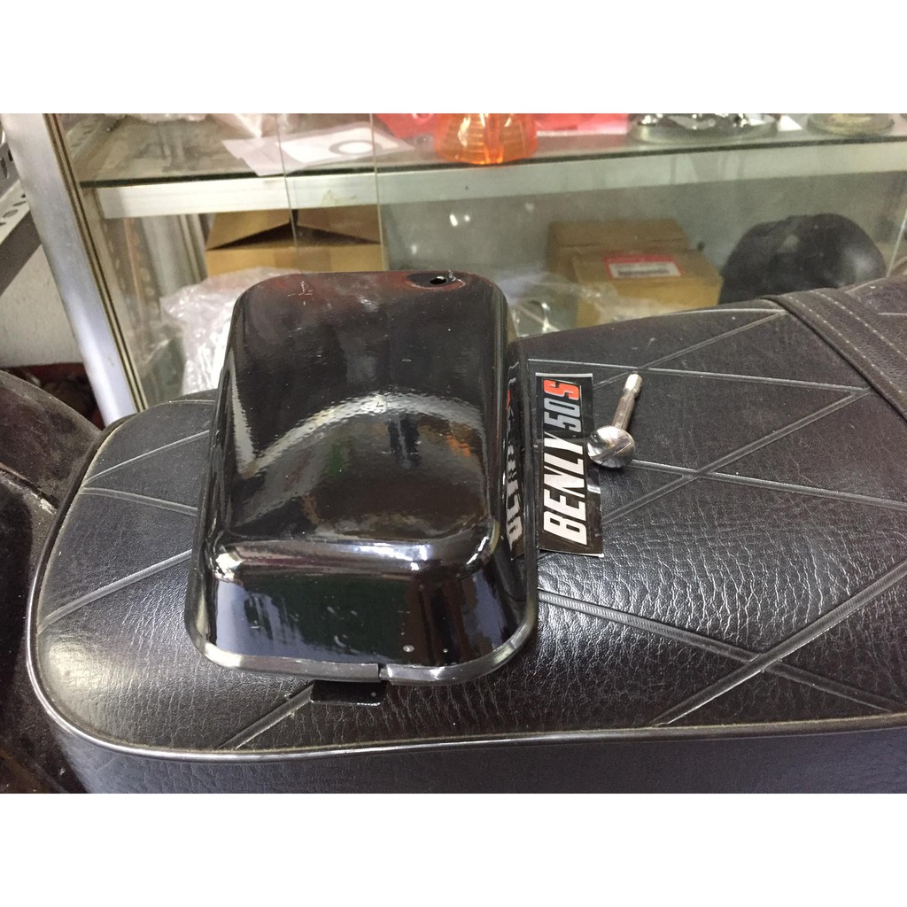 Honda 67-CD: 01 nắp cốp  honda CL-Cds- sơn đen kèm óc + tem đầy đủ
