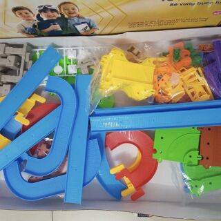 🚉🚉BỘ LẮP RÁP ĐOÀN TÀU THÔNG MINH - QUÀ KHUYẾN MÃI TỪ ENFA
💰Giá: #180 --------------
🚂Bộ gồm 99 chi tiết phù hợp cho