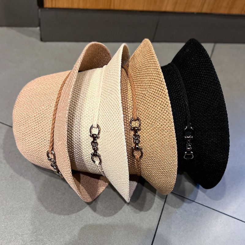 Nón Thời Trang Chống Nắng Viền Dây Tag Khóa Móc
