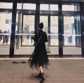 Váy midi xẻ đuôi