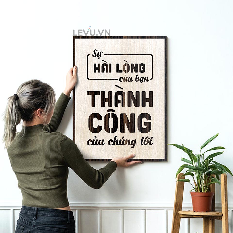 Tranh trang trí LEVU085 "Sự hài lòng của bạn là thành công của chúng tôi"