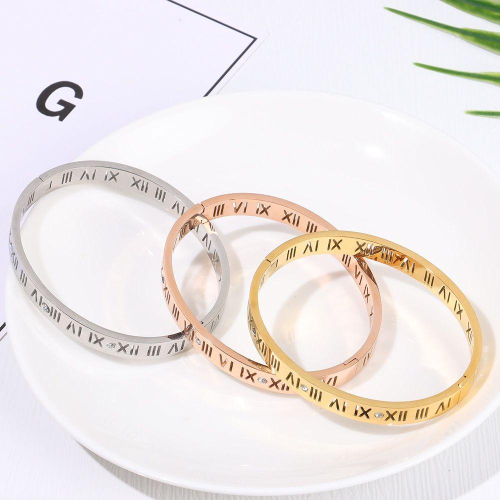 Vòng Tay Thép Titan Kỷ Niệm Số La Mã Dễ Phối Đồ