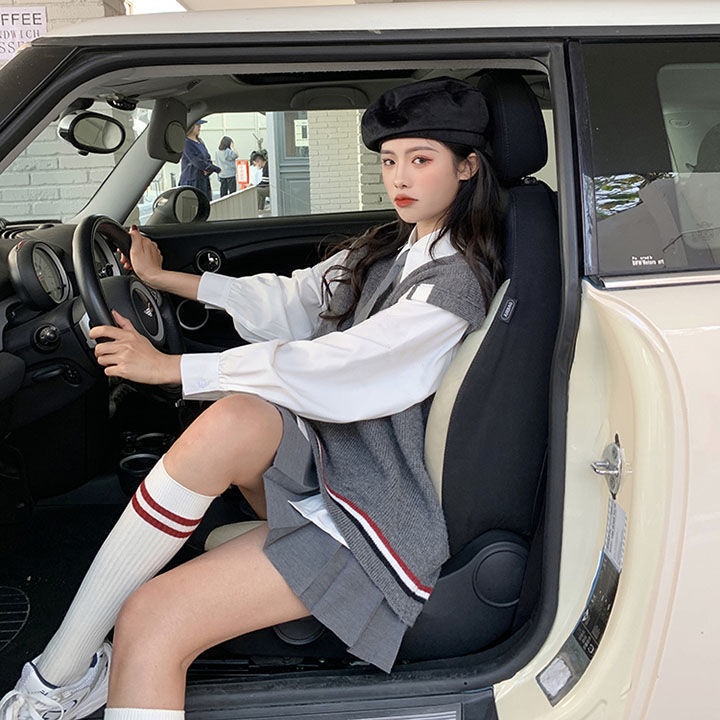 Three-piece suit / single Spring and Autumn vintage chic knitted vest sweater female designer shirt high waist pleated skirt